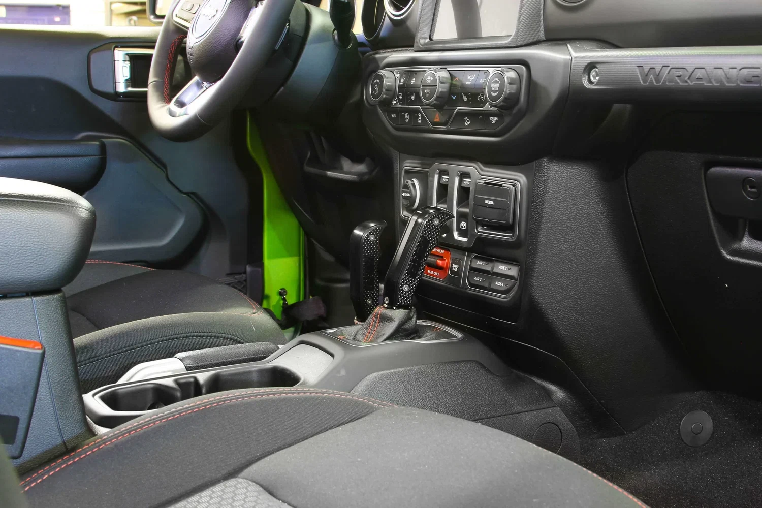 B&M Magnum Grip Auto Shift Handle Set - 81103